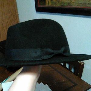 Cowboy/Gangster hat
